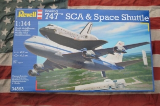 Revell 04863  Boeing 747 Jumbo Jet and SCA Space Shuttle